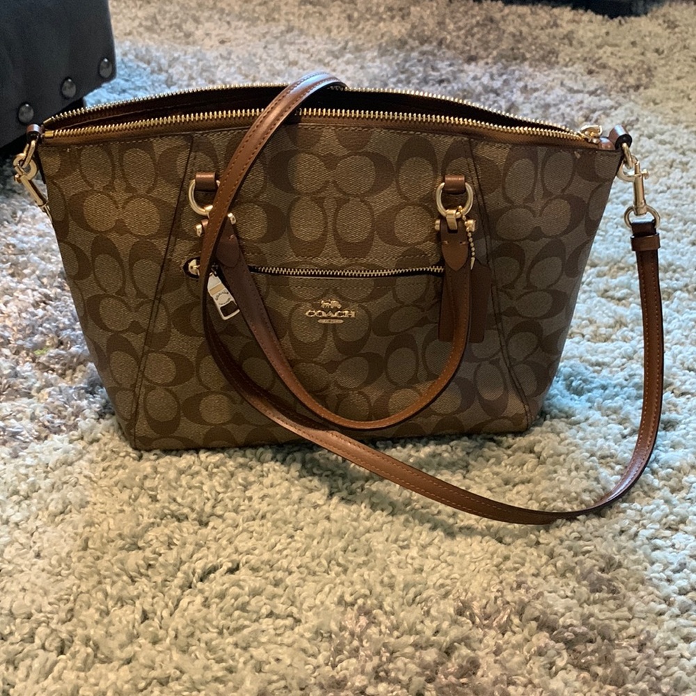 Coach - Picture 2 of 7